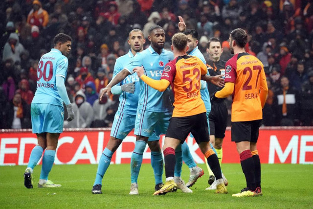 Lider seriye bağladı! Galatasaray derbide Trabzonspor'u 2 golle devirdi - Resim: 4