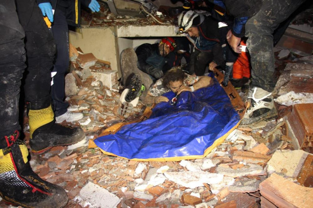 Depremde umudun sembolü: Hatay’da iki aylık bebek saatler sonra kurtarıldı! - Resim: 3