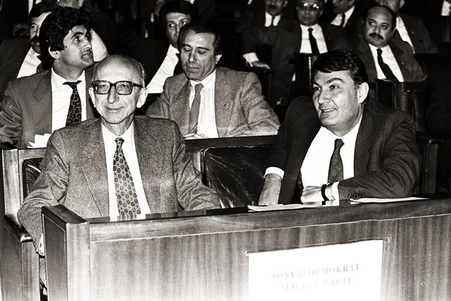 Deniz Baykal vefat etti! CHP lideri Kemal Kılıçdaroğlu açıkladı! Deniz Baykal kimdir eşi ve çocukları... - Resim: 5