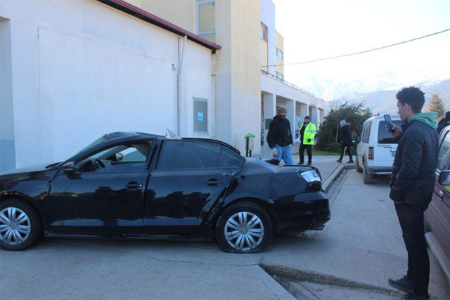 Depremin ilk günü yaralı oğlunu bu arabayla Acil'e getirdi 7 gündür ikisinden haber yok - Resim: 1