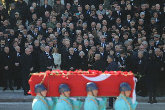 Deniz Baykal son yolculuğuna uğurlandı! Cenaze namazına Cumhurbaşkanı Erdoğan da katıldı - Resim: 1