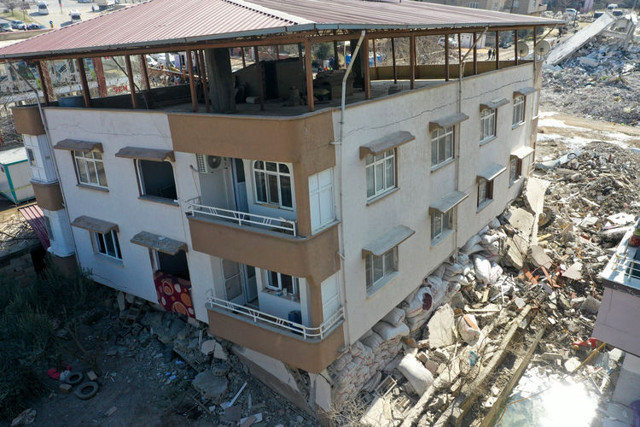 Onlarca biber çuvalı Gaziantep'te binanın yıkılmasını önledi şaşırtan görüntüler - Resim: 0