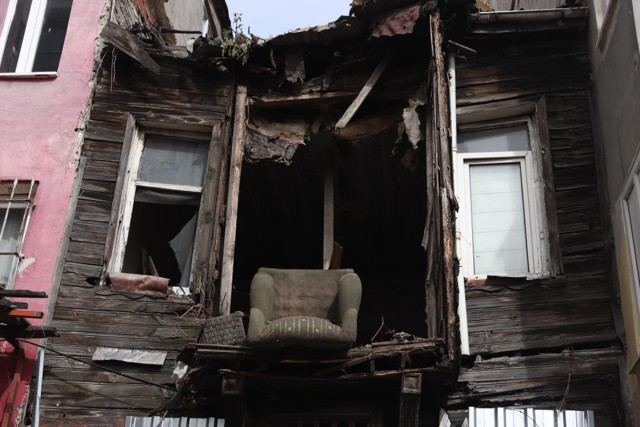 Şişli'de bina çöktü! Ekipler sevk edildi - Resim: 0