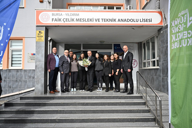 Deprem bölgesine anlamlı destek; Bursa Büyükşehir'in Başkanı Alinur Aktaş, liseli gençlerle buluştu - Resim: 0