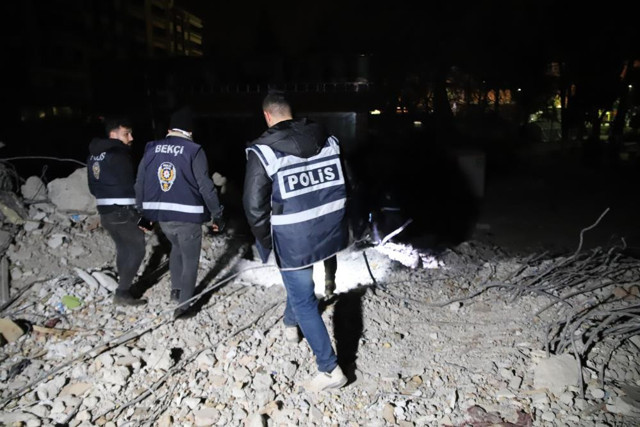 Enkazdan ''çığlık sesi geldi'' ihbarı polisleri harekete geçirdi - Resim: 0