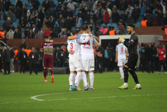 Ümraniyespor Trabzonspor'un 36 maçlık serisine son verdi! - Resim: 0