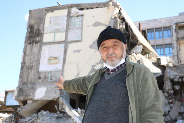 Depremde taş taş üstünde kalmadı! Yıkılan binada görenleri hayrete düşüren manzara: Biri bile kırılmamış! - Resim: 1