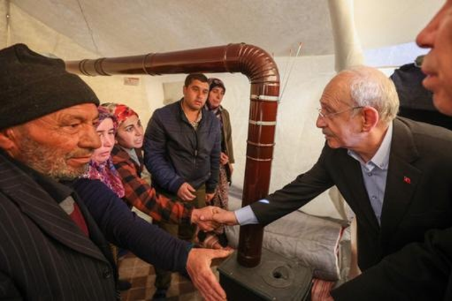 Kemal Kılıçdaroğlu ve Mansur Yavaş deprem bölgesinde! Tartışmayın çadır e konteyner kurun - Resim: 1