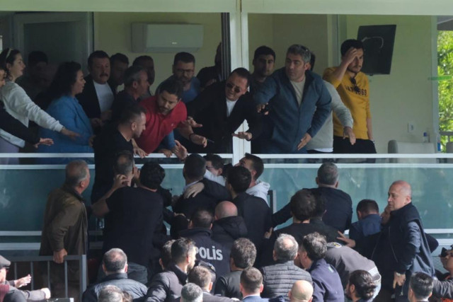 Bodrumspor Çaykur Rizespor maçın olay! Yöneticiler tribünde birbirine girdi - Resim: 1