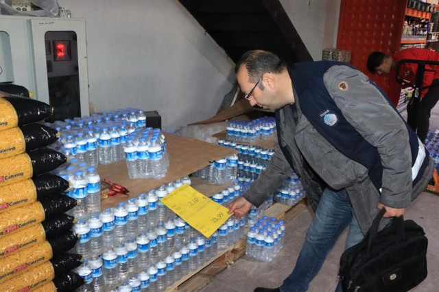 Su kesintisini fırsata çevirmek istediler! Ekipler harekete geçti - Resim: 0