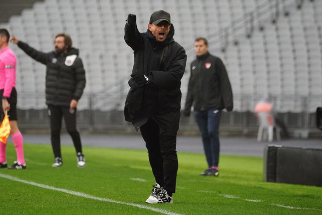 4 gollü müthiş maçta kazanan çıkmadı: Karagümrük seriyi 10 yaptı, Başakşehir 3 puanı unuttu! - Resim: 1