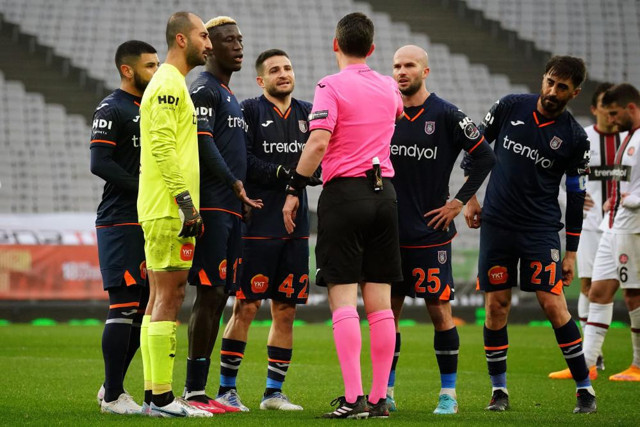 4 gollü müthiş maçta kazanan çıkmadı: Karagümrük seriyi 10 yaptı, Başakşehir 3 puanı unuttu! - Resim: 0