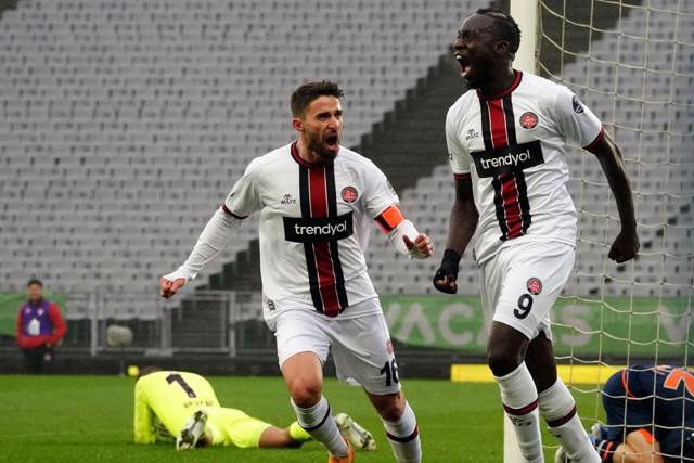4 gollü müthiş maçta kazanan çıkmadı: Karagümrük seriyi 10 yaptı, Başakşehir 3 puanı unuttu! - Resim: 2