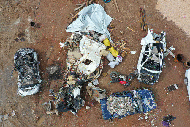 Nurdağı'nda enkazdan çıkarılan hasarlı araçlar sahiplerini bekliyor - Resim: 1