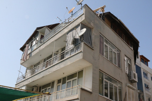 Antalya'da transseksüellerle yaşadığı evden cesedi çıktı - Resim: 0