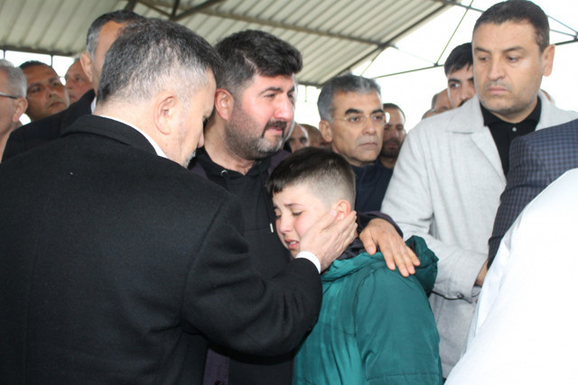 Adana'da heyelan faciası; Rahime öğretmen toprağa verildi, oğlu ve eşi kahroldu - Resim: 0