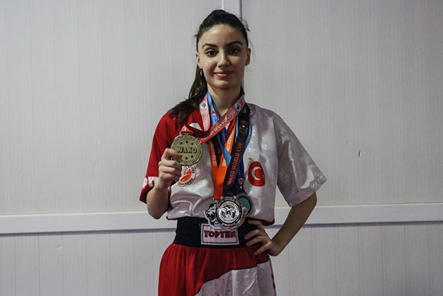 Depremzede milli sporcu, iki turnuvadan da madalyayla döndü - Resim: 0