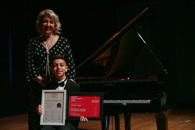 11 yaşındaki Aytekin Yılgın Uluslararası Mozart Yarışması'nda birincilik kazandı - Resim: 0