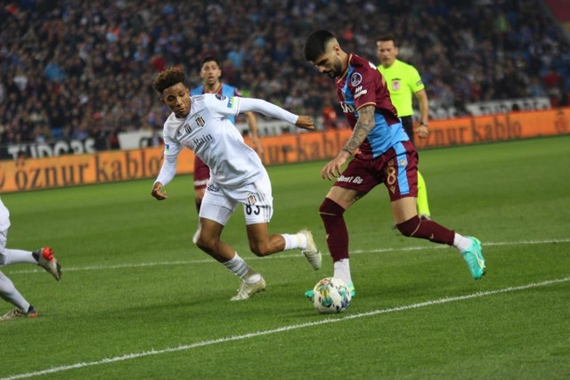Trabzonspor Beşiktaş derbisinde gol sesi çıkmadı! Dev maçta puanlar paylaşıldı - Resim: 1