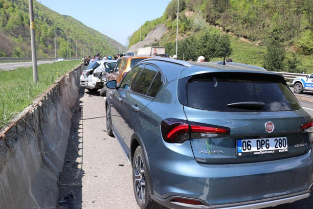 Bolu Dağı Tüneli'nde zincirleme kaza! İstanbul istikameti ulaşıma kapatıldı - Resim: 0