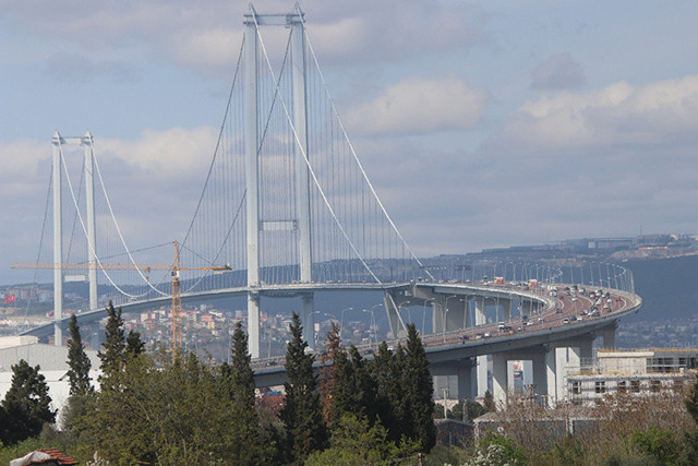 43 ilin geçiş güzergahında trafik kilit: 25 kilometre araç kuyruğu var - Resim: 0