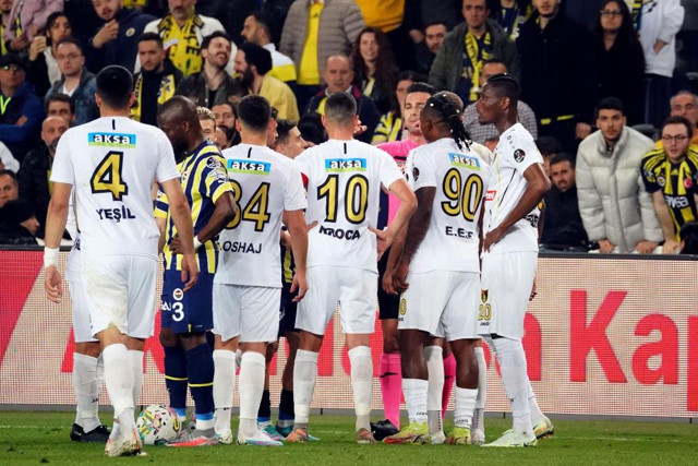 Fenerbahçe şampiyonluk yolunda fırsat tepti! 6 gollü maçta uzatmalarda yıkıldı - Resim: 0