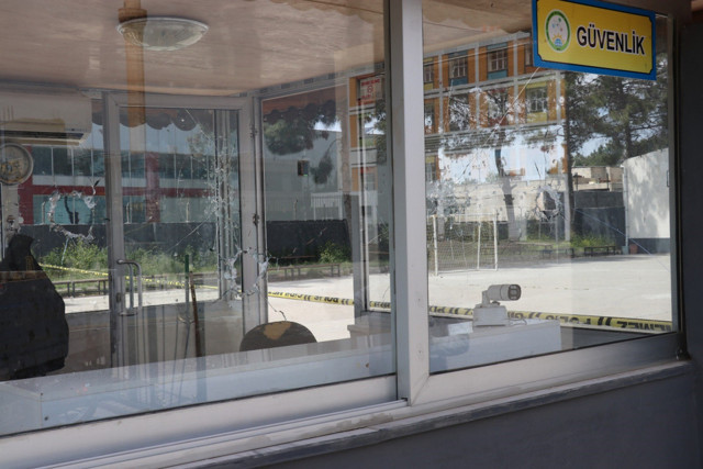 Okul idaresiyle tartışan öğrenci silahla okulu bastı: 3 yaralı var - Resim: 0