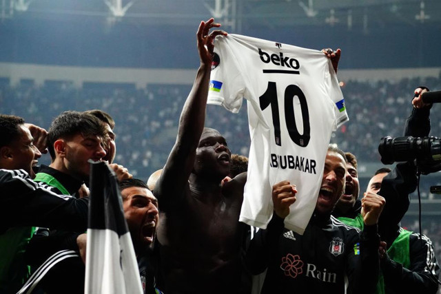 Beşiktaş Galatasaray'ı geriden gelerek devirdi! Aslan zirve yarışında yara aldı... - Resim: 0