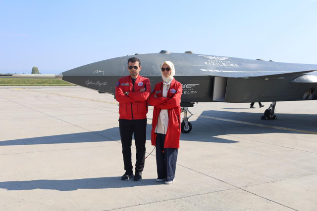 TEKNOFEST'te tarihe geçen anlar: İnsanlı ve insansız savaş uçakları birlikte uçtu! - Resim: 0