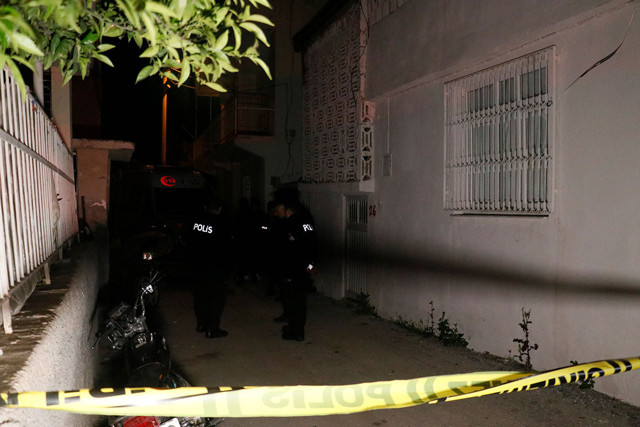 Adana'da ailesinden 4 kişinin boğazını kesti! Karısı ve kayınvalidesi öldü 2 kişi ağır yaralı - Resim: 0