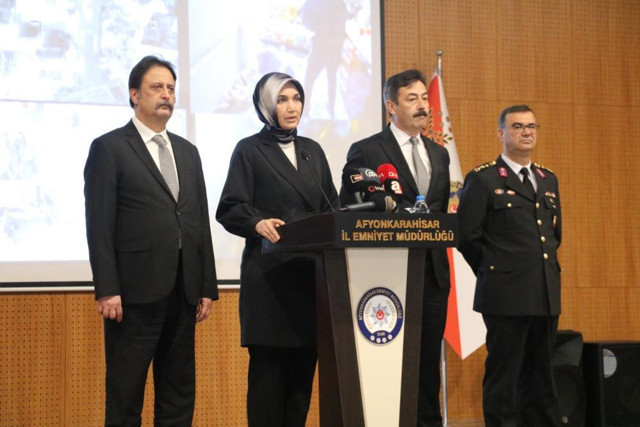 Afyonkarahisar’da kökünü kurutma operasyonu! Helikopter destekli 130 adrese baskın: 112 gözaltı - Resim: 0