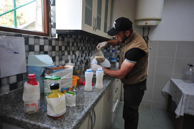 Annelerini kaybeden 2,5 aylık sevimli ayılar barınağın yeni maskotları oldu - Resim: 4