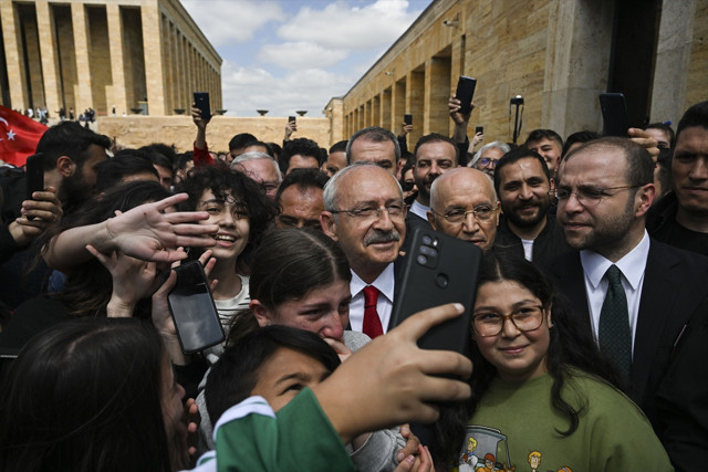 Kemal Kılıçdaroğlu Anıtkabir'de! 'Cesaret eden kazanır, biz Ata'mızdan böyle öyle öğrendik - Resim: 2
