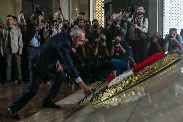 Kemal Kılıçdaroğlu Anıtkabir'de! 'Cesaret eden kazanır, biz Ata'mızdan böyle öyle öğrendik - Resim: 1