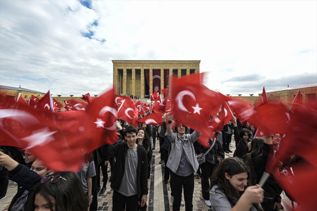 19 Mayıs 1919'un 104'üncü yılını kutluyoruz! Bakan Kasapoğlu ve gençler Anıtkabir'de - Resim: 2
