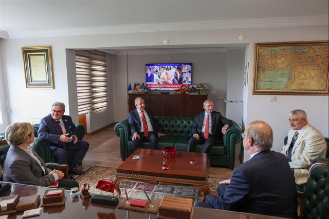 Millet İttifakı Cumhurbaşkanı adayı olan Kemal Kılıçdaroğlu, Zafer Partisi lideri Ümit Özdağ ile görüştü - Resim: 1