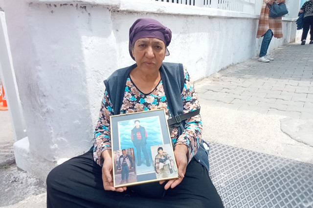 İzmir'de kayıp çocuklarının kemiklerini 21 yıl sonra bulup defnettiler - Resim: 0