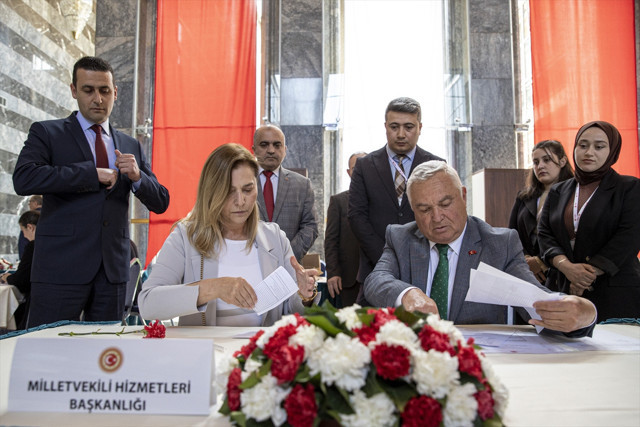 Meclis'te ilk kaydı MHP Adana Milletvekili Ayşe Sibel Ersoy yaptırdı - Resim: 1