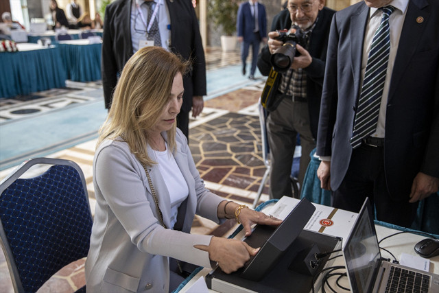 Meclis'te ilk kaydı MHP Adana Milletvekili Ayşe Sibel Ersoy yaptırdı - Resim: 2