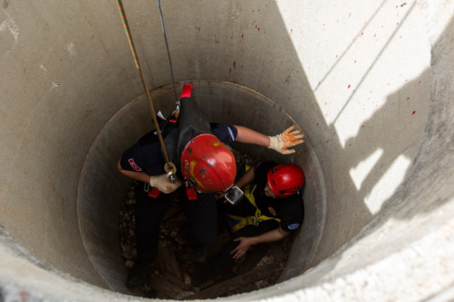 Onların her eğitimi gerçek gibi tatbikat! Bursa'da yeni itfaiyeciler göreve böyle hazırlanıyor - Resim: 4