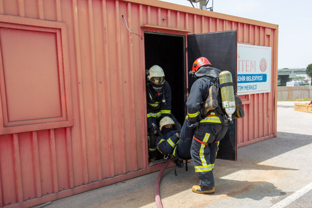 Onların her eğitimi gerçek gibi tatbikat! Bursa'da yeni itfaiyeciler göreve böyle hazırlanıyor - Resim: 6