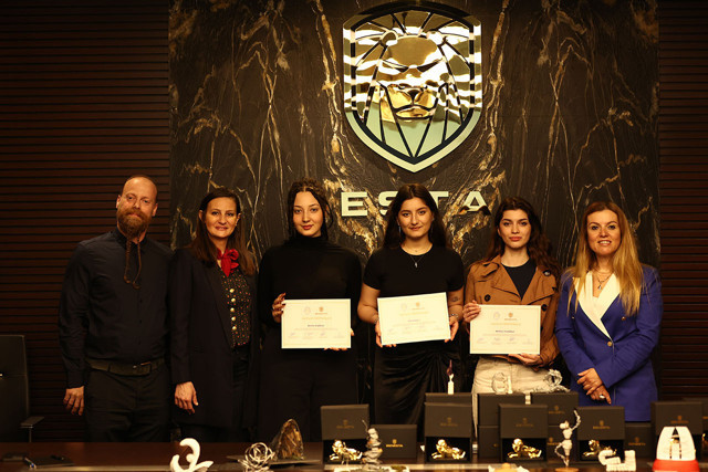 Üniversite öğrencileri inşaat atıklarını sanat eserine dönüştürdü - Resim: 1