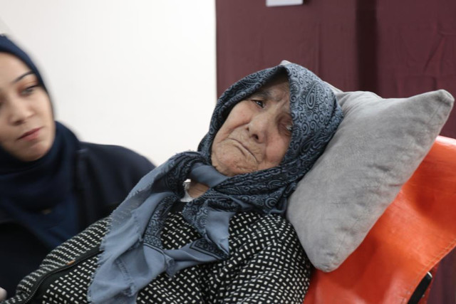 Bolu'da 93 yaşındaki Sehure Yaman sandığa sedye ile taşındı - Resim: 0