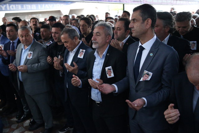 Ordu'da seçim gecesi bıçaklanarak öldürülmüşü! İYİ Partili Erhan Kurt defnedildi: 3 şüpheli adliyede! - Resim: 3
