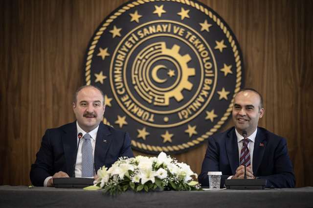 Yeni Sanayi Bakanı Mehmet Fatih Kacır, görevi Mustafa Varank'tan devraldı - Resim: 0