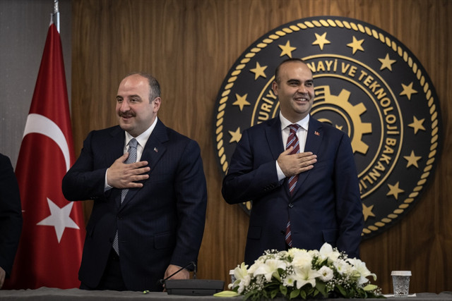 Yeni Sanayi Bakanı Mehmet Fatih Kacır, görevi Mustafa Varank'tan devraldı - Resim: 1