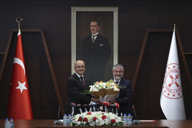 Hazine'de yeni dönem! Mehmet Şimşek, görevi Nureddin Nebati'den devraldı işte ilk sözleri... - Resim: 2