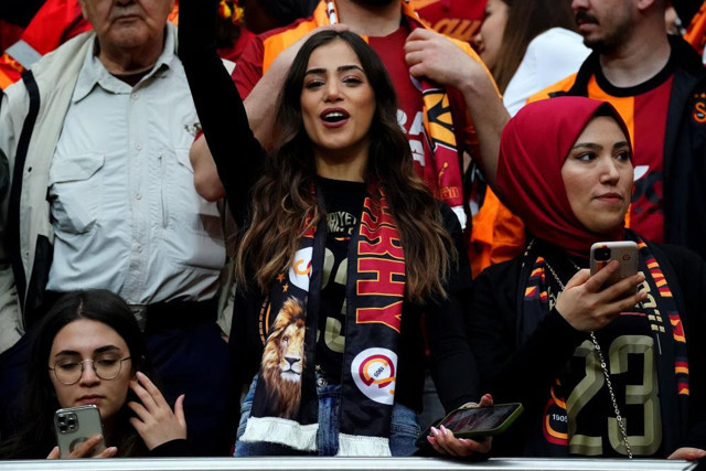 Şampiyon derbide çoştu! Galatasaray evinde Fenerbahçe'yi farklı geçti - Resim: 6