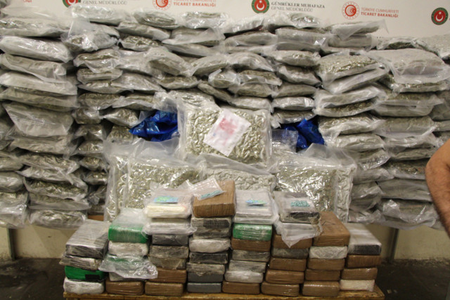 Ticaret Bakanı Ömer Bolat: Kapıkule'de 358 kilogram uyuşturucu ele geçirildi - Resim: 2