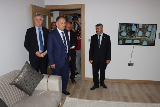 Bakan Mehmet Özhaseki deprem bölgesi Adıyaman'ı ziyaret etti - Resim: 0